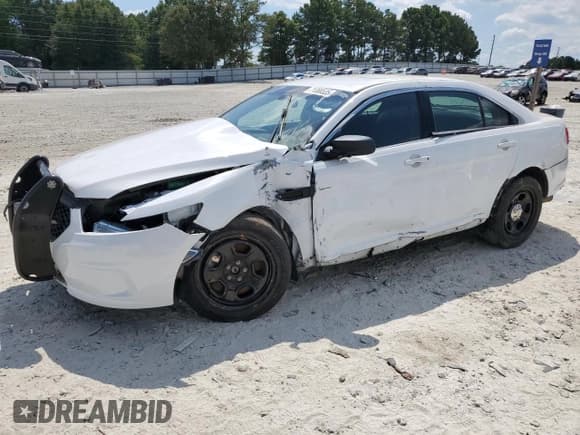 ✅ 2019 Ford Police Interceptor • VIN: 1FAHP2MK4KG113536 • Лот: 71388535. Опубликован ранее на Copart с пробегом 73 272 миль. Бесплатный доступ к архиву аукционных продаж из США и подробный отчёт об истории автомобиля на DreamBid. Изображение 1.