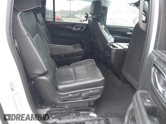 ✅ 2022 Chevrolet Suburban Premier • VIN: 1GNSKFKD6NR238466 • Lot: 41761510. Wystawiony na IAAI z przebiegiem 66 128 mil. Bezpłatny archiwum sprzedaży aukcyjnych z USA i szczegółowy raport historii pojazdu na DreamBid. Zdjęcie 8.
