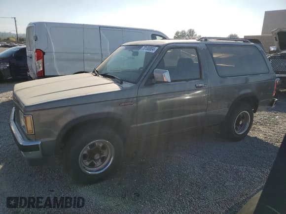 ✅ 1988 GMC Jimmy • VIN: 1GKCS18Z2J8541042 • Lot: 78100004. Wystawiony na Copart z przebiegiem 199 916 mil. Bezpłatny archiwum sprzedaży aukcyjnych z USA i szczegółowy raport historii pojazdu na DreamBid. Zdjęcie 1.