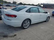 ✅ 2020 Volkswagen Passat S • VIN: 1VWAA7A34LC023655 • Lot: 81668035. Wystawiony na Copart z przebiegiem Nie podano. Bezpłatny archiwum sprzedaży aukcyjnych z USA i szczegółowy raport historii pojazdu na DreamBid. Zdjęcie 3.