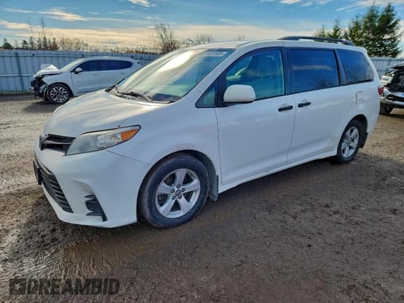 ✅ 2019 Toyota Sienna L • VIN: 5TDZZ3DC7KS973377 • Лот: 94031505. Опубликован ранее на Copart с пробегом 203 193 миль. Бесплатный доступ к архиву аукционных продаж из США и подробный отчёт об истории автомобиля на DreamBid. Изображение 1.