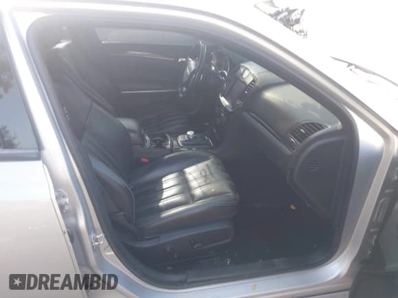 ✅ 2021 Chrysler 300 S • VIN: 2C3CCABGXMH549893 • Lot: 42982981. Listed on IAAI with 90,497 mi. Free auction sales archive from the USA and detailed vehicle history report at DreamBid. Image 5.