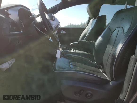 ✅ 2023 Chrysler Pacifica Hybrid Limited • VIN: 2C4RC1S70PR562866 • Lot: 81619465. Wystawiony na Copart z przebiegiem 90 635 mil. Bezpłatny archiwum sprzedaży aukcyjnych z USA i szczegółowy raport historii pojazdu na DreamBid. Zdjęcie 7.