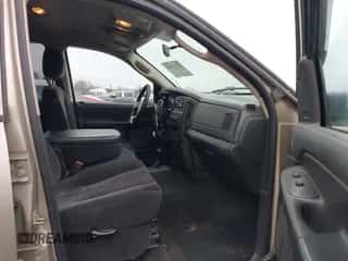 2005 Dodge 3500 SLT z VIN 3D7LS38C25G742321, wystawiony jako IAAI lot #41311486 z przebiegiem 244 511 mil mil oraz . Historia ofert i sprzedaży dostępna na DreamBid. Obrazek 5.