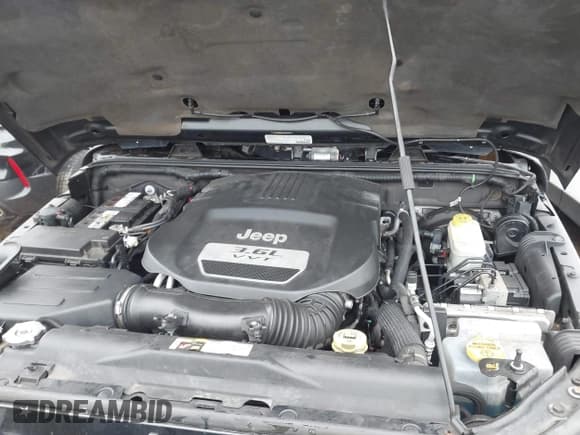 ✅ 2013 Jeep Wrangler Unlimited Sahara • VIN: 1C4BJWEG7DL627832 • Lot: 43612414. Wystawiony na IAAI z przebiegiem 181 773 mil. Bezpłatny archiwum sprzedaży aukcyjnych z USA i szczegółowy raport historii pojazdu na DreamBid. Zdjęcie 10.