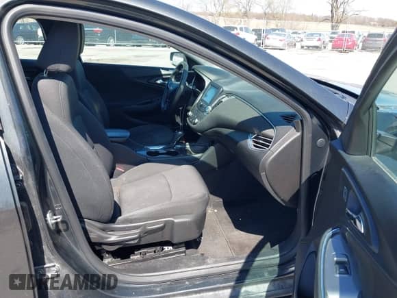 2018 Chevrolet Malibu LT z VIN 1G1ZD5ST8JF137789, wystawiony jako IAAI lot #41968346 z przebiegiem 120 638 mil mil oraz . Historia ofert i sprzedaży dostępna na DreamBid. Obrazek 5.