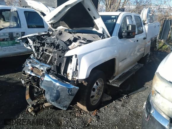 ✅ 2018 Chevrolet Silverado 3500HD • VIN: 1GB2KYEG6JZ217027 • Lot: 38040731. Wystawiony na IAAI z przebiegiem Nie podano. Bezpłatny archiwum sprzedaży aukcyjnych z USA i szczegółowy raport historii pojazdu na DreamBid. Zdjęcie 18.