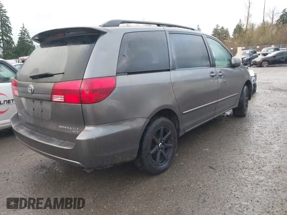 ✅ 2005 Toyota Sienna XLE Limited • VIN: 5TDBA22C85S029971 • Lot: 43881544. Listed on IAAI with 233,178 mi. Free auction sales archive from the USA and detailed vehicle history report at DreamBid. Image 4.