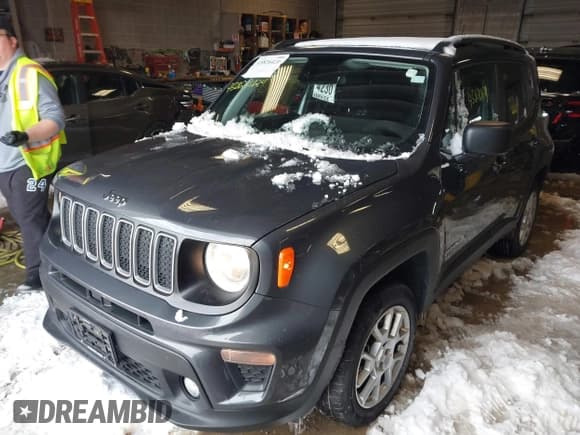 ✅ 2022 Jeep Renegade Latitude • VIN: ZACNJDB14NPN72364 • Lot: 43826424. Wystawiony na IAAI z przebiegiem 77 154 mil. Bezpłatny archiwum sprzedaży aukcyjnych z USA i szczegółowy raport historii pojazdu na DreamBid. Zdjęcie 17.