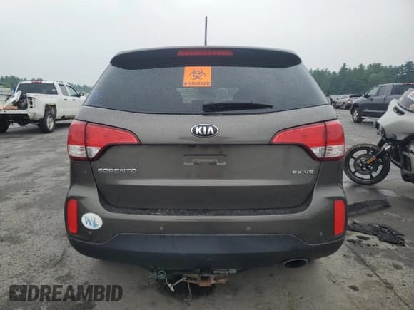 ✅ 2015 Kia Sorento EX • VIN: 5XYKUDA74FG614875 • Lot: 66884445. Wystawiony na Copart z przebiegiem Nie podano. Bezpłatny archiwum sprzedaży aukcyjnych z USA i szczegółowy raport historii pojazdu na DreamBid. Zdjęcie 6.