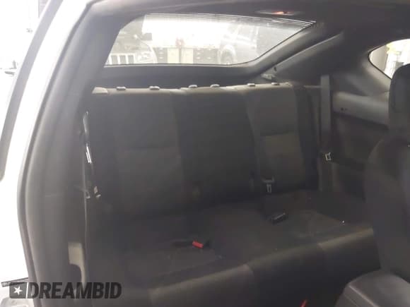 ✅ 2013 Scion tC • VIN: JTKJF5C7XD3063998 • Lot: 42388873. Wystawiony na IAAI z przebiegiem 198 828 mil. Bezpłatny archiwum sprzedaży aukcyjnych z USA i szczegółowy raport historii pojazdu na DreamBid. Zdjęcie 8.