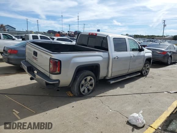 ✅ 2018 GMC Sierra 1500 SLT • VIN: 3GTU2NEC3JG646934 • Lot: 86717725. Wystawiony na Copart z przebiegiem 89 738 mil. Bezpłatny archiwum sprzedaży aukcyjnych z USA i szczegółowy raport historii pojazdu na DreamBid. Zdjęcie 3.