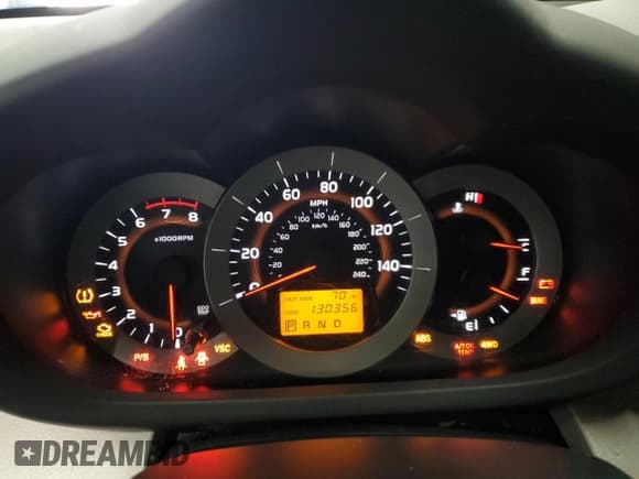 ✅ 2006 Toyota RAV4 • VIN: JTMBK33V165003299 • Lot: 82161635. Wystawiony na Copart z przebiegiem 130 356 mil. Bezpłatny archiwum sprzedaży aukcyjnych z USA i szczegółowy raport historii pojazdu na DreamBid. Zdjęcie 9.