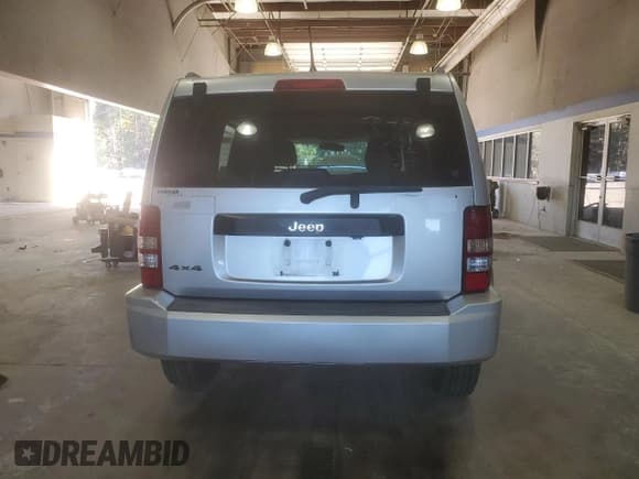 ✅ 2011 Jeep Liberty Sport • VIN: 1J4PN2GK5BW579922 • Lot: 82185145. Wystawiony na Copart z przebiegiem 191 798 mil. Bezpłatny archiwum sprzedaży aukcyjnych z USA i szczegółowy raport historii pojazdu na DreamBid. Zdjęcie 6.