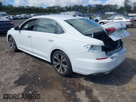 ✅ 2021 Volkswagen Passat SE • VIN: 1VWSA7A32MC003295 • Lot: 43311970. Listed on IAAI with 26,869 mi. Free auction sales archive from the USA and detailed vehicle history report at DreamBid. Image 3.