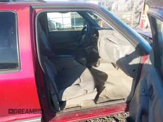 2000 Chevrolet Blazer LT z VIN 1GNDT13W6Y2243611, wystawiony jako IAAI lot #43242790 z przebiegiem 251 823 mil mil oraz . Historia ofert i sprzedaży dostępna na DreamBid. Obrazek 5.