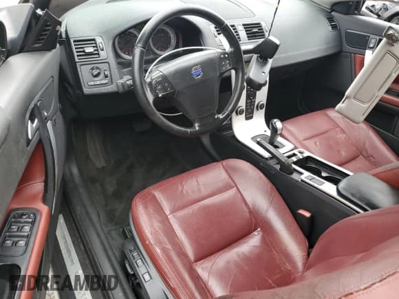 ✅ 2012 Volvo C70 T5 • VIN: YV1672MC7CJ127231 • Лот: 84770915. Опубликован ранее на Copart с пробегом 154 958 миль. Бесплатный доступ к архиву аукционных продаж из США и подробный отчёт об истории автомобиля на DreamBid. Изображение 8.