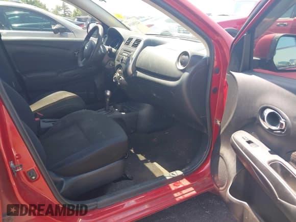 ✅ 2013 Nissan Versa SV • VIN: 3N1CN7AP2DL824175 • Lot: 42556114. Wystawiony na IAAI z przebiegiem 211 081 mil. Bezpłatny archiwum sprzedaży aukcyjnych z USA i szczegółowy raport historii pojazdu na DreamBid. Zdjęcie 5.