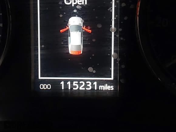 ✅ 2018 Toyota Corolla L • VIN: 2T1BURHE7JC030797 • Lot: 42067020. Listed on IAAI with 115,231 mi. Free auction sales archive from the USA and detailed vehicle history report at DreamBid. Image 15.