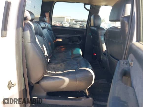 2001 Chevrolet Silverado 2500HD с VIN 1GCHK23161F209528, выставлен на аукционе IAAI как лот 43339276 с пробегом 211 500 миль миль и . История ставок и продаж доступна на DreamBid. Изображение 8.