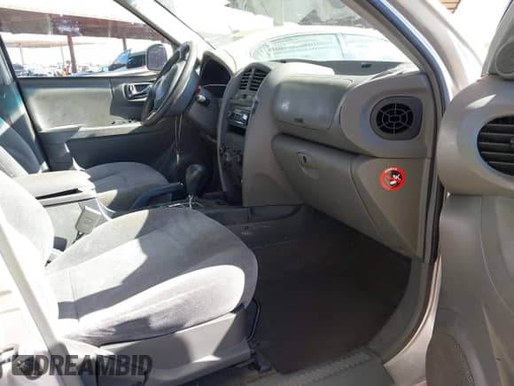 2004 Hyundai Santa Fe GLS z VIN KM8SC73DX4U624809, wystawiony jako IAAI lot #40739378 z przebiegiem 237 778 mil mil oraz . Historia ofert i sprzedaży dostępna na DreamBid. Obrazek 5.