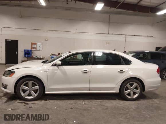 ✅ 2015 Volkswagen Passat S • VIN: 1VWAT7A31FC096352 • Лот: 43654824. Опубликован ранее на IAAI с пробегом 94 616 миль. Бесплатный доступ к архиву аукционных продаж из США и подробный отчёт об истории автомобиля на DreamBid. Изображение 15.