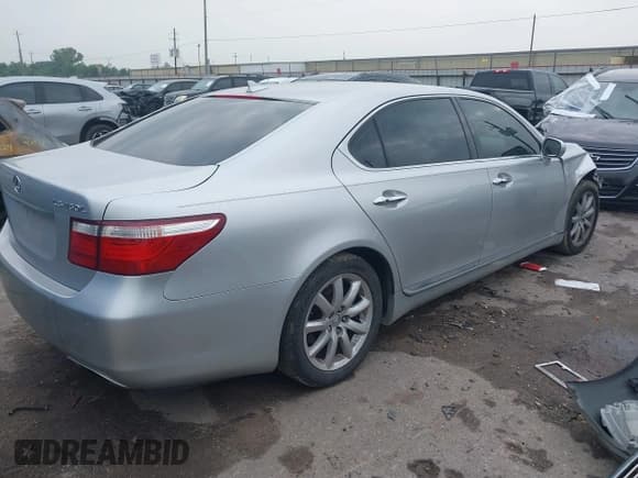 ✅ 2007 Lexus LS 460 L • VIN: JTHGL46F375014513 • Lot: 42124510. Listed on IAAI with Not provided. Free auction sales archive from the USA and detailed vehicle history report at DreamBid. Image 4.