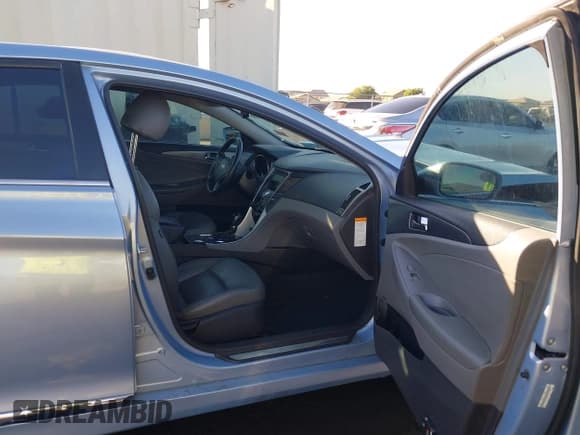 ✅ 2015 Hyundai Sonata Limited • VIN: KMHEC4A40FA136696 • Лот: 43462019. Опубликован ранее на IAAI с пробегом 133 636 миль. Бесплатный доступ к архиву аукционных продаж из США и подробный отчёт об истории автомобиля на DreamBid. Изображение 5.