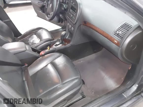 ✅ 2011 Saab 9-3 • VIN: YS3FA4CY9B1303879 • Lot: 42059652. Wystawiony na IAAI z przebiegiem 139 003 mil. Bezpłatny archiwum sprzedaży aukcyjnych z USA i szczegółowy raport historii pojazdu na DreamBid. Zdjęcie 5.