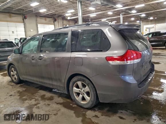 ✅ 2014 Toyota Sienna LE • VIN: 5TDKK3DC9ES434026 • Лот: 96868205. Опубликован ранее на Copart с пробегом 265 276 миль. Бесплатный доступ к архиву аукционных продаж из США и подробный отчёт об истории автомобиля на DreamBid. Изображение 2.