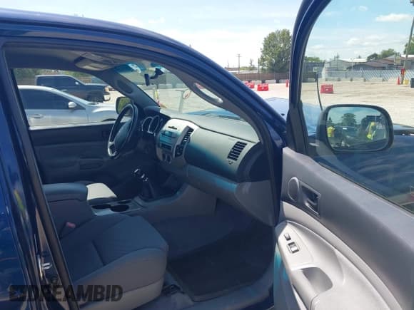 ✅ 2005 Toyota Tacoma • VIN: 5TEUU42N05Z095916 • Lot: 43121436. Listed on IAAI with 129,848 mi. Free auction sales archive from the USA and detailed vehicle history report at DreamBid. Image 5.