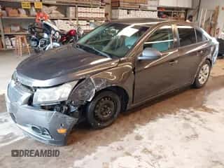 2014 Chevrolet Cruze LS with VIN 1G1PA5SG4E7185342, listed as a IAAI auction lot 43365003 with 120,955 mi miles and . Bid and sale history available at DreamBid. Image 2.