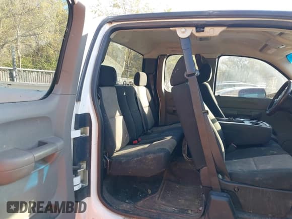 ✅ 2008 Chevrolet Silverado 2500HD Work Truck • VIN: 1GCHC29K78E129166 • Lot: 43641057. Wystawiony na IAAI z przebiegiem 329 201 mil. Bezpłatny archiwum sprzedaży aukcyjnych z USA i szczegółowy raport historii pojazdu na DreamBid. Zdjęcie 8.