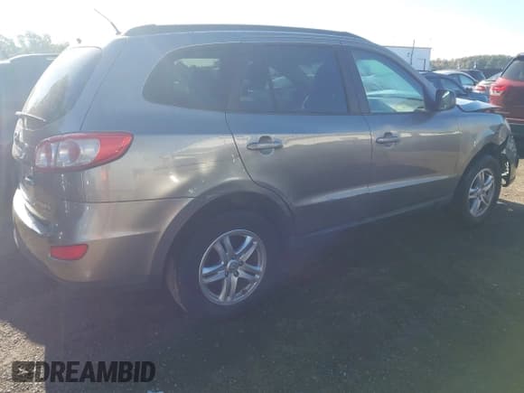 ✅ 2011 Hyundai Santa Fe GLS • VIN: 5XYZGDAB8BG081093 • Лот: 43420561. Опубликован ранее на IAAI с пробегом 198 505 миль. Бесплатный доступ к архиву аукционных продаж из США и подробный отчёт об истории автомобиля на DreamBid. Изображение 4.