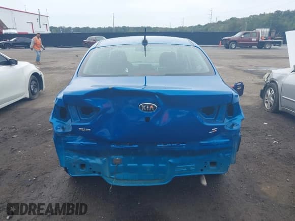 ✅ 2021 Kia Rio S • VIN: 3KPA24AD4ME365737 • Lot: 43318095. Listed on IAAI with 65,375 mi. Free auction sales archive from the USA and detailed vehicle history report at DreamBid. Image 17.