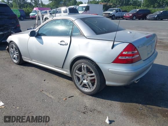 ✅ 2001 Mercedes-Benz SLK 230/320 • VIN: WDBKK65FX1F188655 • Lot: 42572890. Listed on IAAI with 150,639 mi. Free auction sales archive from the USA and detailed vehicle history report at DreamBid. Image 3.