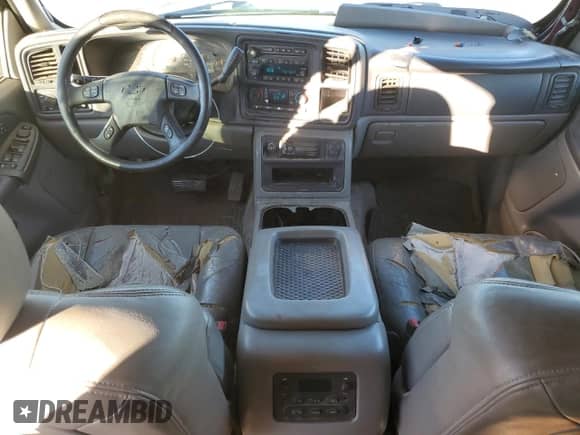 2003 Chevrolet Suburban LT с VIN 1GNEC16Z63J264130, выставлен на аукционе Copart как лот 79729944 с пробегом 385 573 миль миль и Списание • Salvage title. История ставок и продаж доступна на DreamBid. Изображение 8.