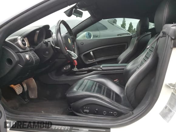 ✅ 2013 Ferrari California • VIN: ZFF65TJA9D0190652 • Лот: 86297335. Опубликован ранее на Copart с пробегом 27 179 миль. Бесплатный доступ к архиву аукционных продаж из США и подробный отчёт об истории автомобиля на DreamBid. Изображение 7.