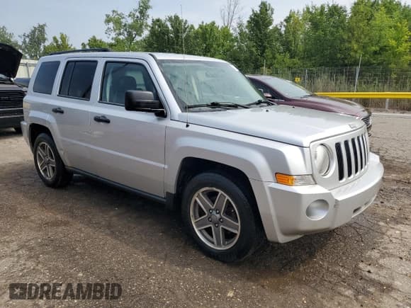 ✅ 2009 Jeep Patriot Sport • VIN: 1J4FF28B49D183042 • Lot: 67753095. Wystawiony na Copart z przebiegiem 131 402 mil. Bezpłatny archiwum sprzedaży aukcyjnych z USA i szczegółowy raport historii pojazdu na DreamBid. Zdjęcie 4.