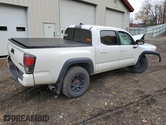 ✅ 2017 Toyota Tacoma TRD Sport • VIN: 5TFCZ5AN0HX065945 • Lot: 89548535. Listed on Copart with 91,806 mi. Free auction sales archive from the USA and detailed vehicle history report at DreamBid. Image 3.