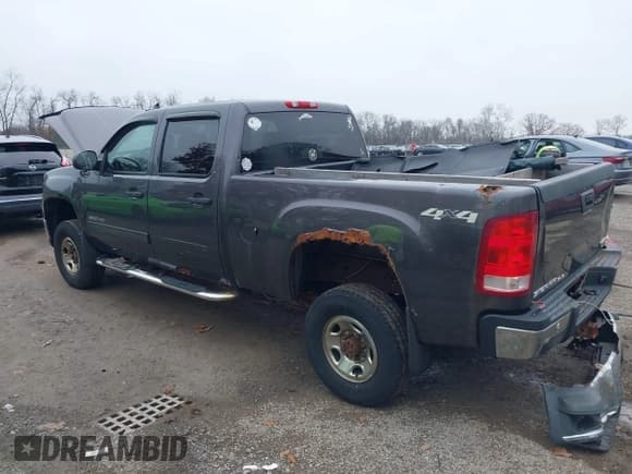 ✅ 2010 GMC Sierra 2500HD SLE • VIN: 1GT4K0BG2AF152477 • Лот: 43729129. Опубликован ранее на IAAI с пробегом 193 478 миль. Бесплатный доступ к архиву аукционных продаж из США и подробный отчёт об истории автомобиля на DreamBid. Изображение 3.