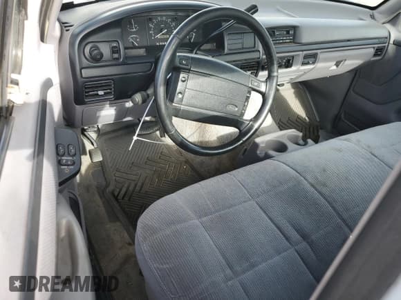 ✅ 1996 Ford F-150 • VIN: 1FTEF15Y9TNA10266 • Lot: 71844684. Wystawiony na Copart z przebiegiem 58 982 mil. Bezpłatny archiwum sprzedaży aukcyjnych z USA i szczegółowy raport historii pojazdu na DreamBid. Zdjęcie 8.