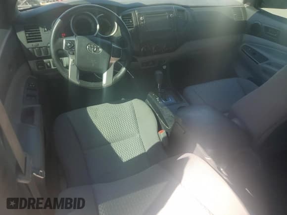 ✅ 2015 Toyota Tacoma • VIN: 5TFJX4CN7FX057097 • Lot: 85570365. Wystawiony na Copart z przebiegiem 82 608 mil. Bezpłatny archiwum sprzedaży aukcyjnych z USA i szczegółowy raport historii pojazdu na DreamBid. Zdjęcie 8.