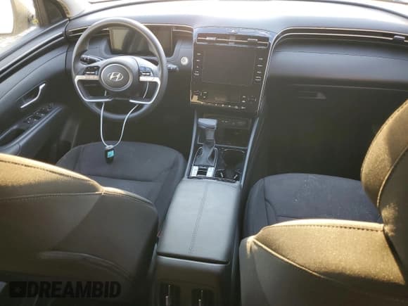 ✅ 2024 Hyundai Tucson SEL • VIN: 5NMJB3DE0RH428797 • Lot: 73627974. Wystawiony na Copart z przebiegiem 8 325 mil. Bezpłatny archiwum sprzedaży aukcyjnych z USA i szczegółowy raport historii pojazdu na DreamBid. Zdjęcie 8.