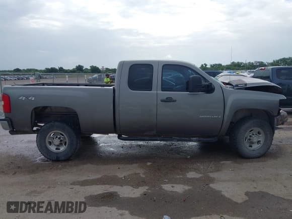✅ 2009 Chevrolet Silverado 2500HD LT • VIN: 1GCHK59K99E147190 • Lot: 42651797. Wystawiony na IAAI z przebiegiem 284 045 mil. Bezpłatny archiwum sprzedaży aukcyjnych z USA i szczegółowy raport historii pojazdu na DreamBid. Zdjęcie 11.
