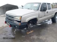 ✅ 2006 Chevrolet Silverado 2500HD LT2 • VIN: 1GCHK29U56E120712 • Lot: 41945423. Wystawiony na IAAI z przebiegiem 277 045 mil. Bezpłatny archiwum sprzedaży aukcyjnych z USA i szczegółowy raport historii pojazdu na DreamBid. Zdjęcie 6.