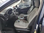 ✅ 2020 Ford Escape SE • VIN: 1FMCU9G68LUC23539 • Lot: 71850475. Wystawiony na Copart z przebiegiem Nie podano. Bezpłatny archiwum sprzedaży aukcyjnych z USA i szczegółowy raport historii pojazdu na DreamBid. Zdjęcie 7.