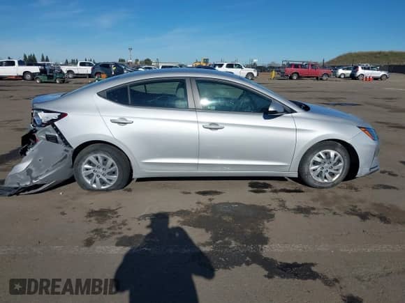 2019 Hyundai Elantra SE z VIN KMHD74LFXKU782707, wystawiony jako IAAI lot #41279473 z przebiegiem 34 053 mil mil oraz . Historia ofert i sprzedaży dostępna na DreamBid. Obrazek 13.