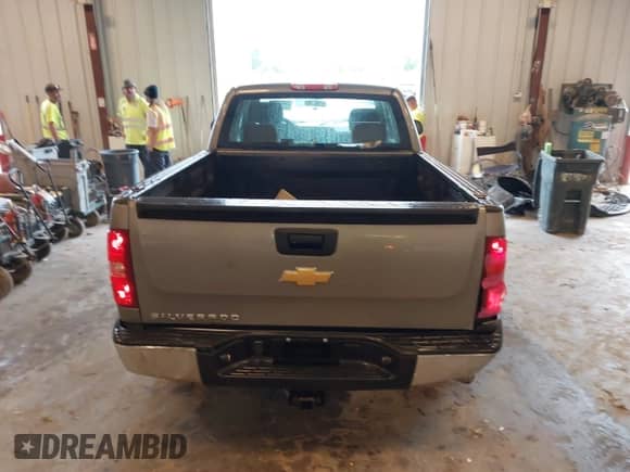 2012 Chevrolet Silverado 1500 Work Truck z VIN 1GCRCPEX7CZ193468, wystawiony jako IAAI lot #42436730 z przebiegiem 161 304 mil mil oraz . Historia ofert i sprzedaży dostępna na DreamBid. Obrazek 16.