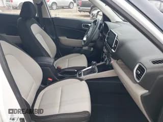 ✅ 2025 Hyundai Venue SEL • VIN: KMHRC8A39SU359702 • Lot: 42626783. Listed on IAAI with 12,482 mi. Free auction sales archive from the USA and detailed vehicle history report at DreamBid. Image 5.